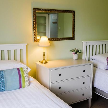 May Tree Cottage Manorbier 5 Mins From The Beach Sleeps 4 Экстерьер фото
