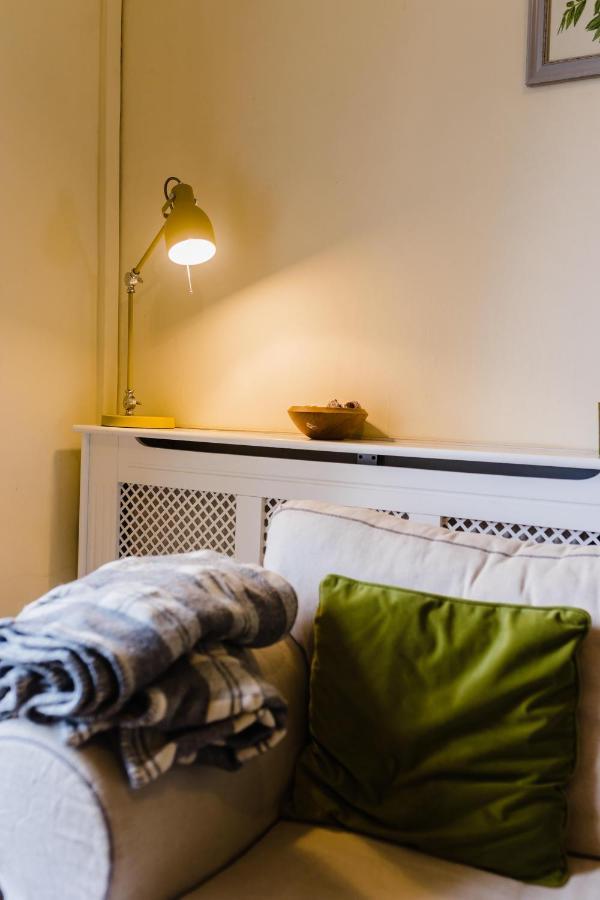 May Tree Cottage Manorbier 5 Mins From The Beach Sleeps 4 Экстерьер фото