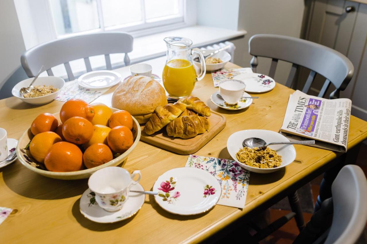 May Tree Cottage Manorbier 5 Mins From The Beach Sleeps 4 Экстерьер фото