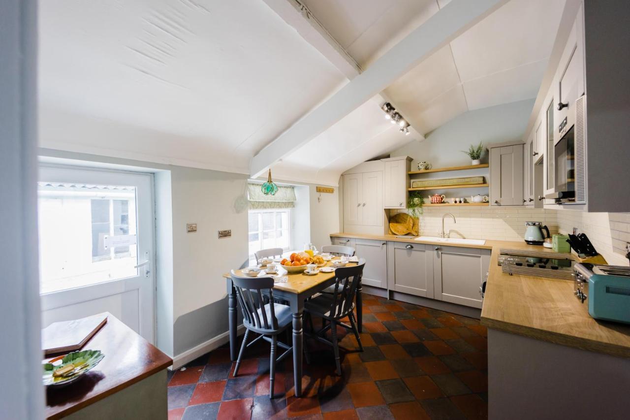 May Tree Cottage Manorbier 5 Mins From The Beach Sleeps 4 Экстерьер фото